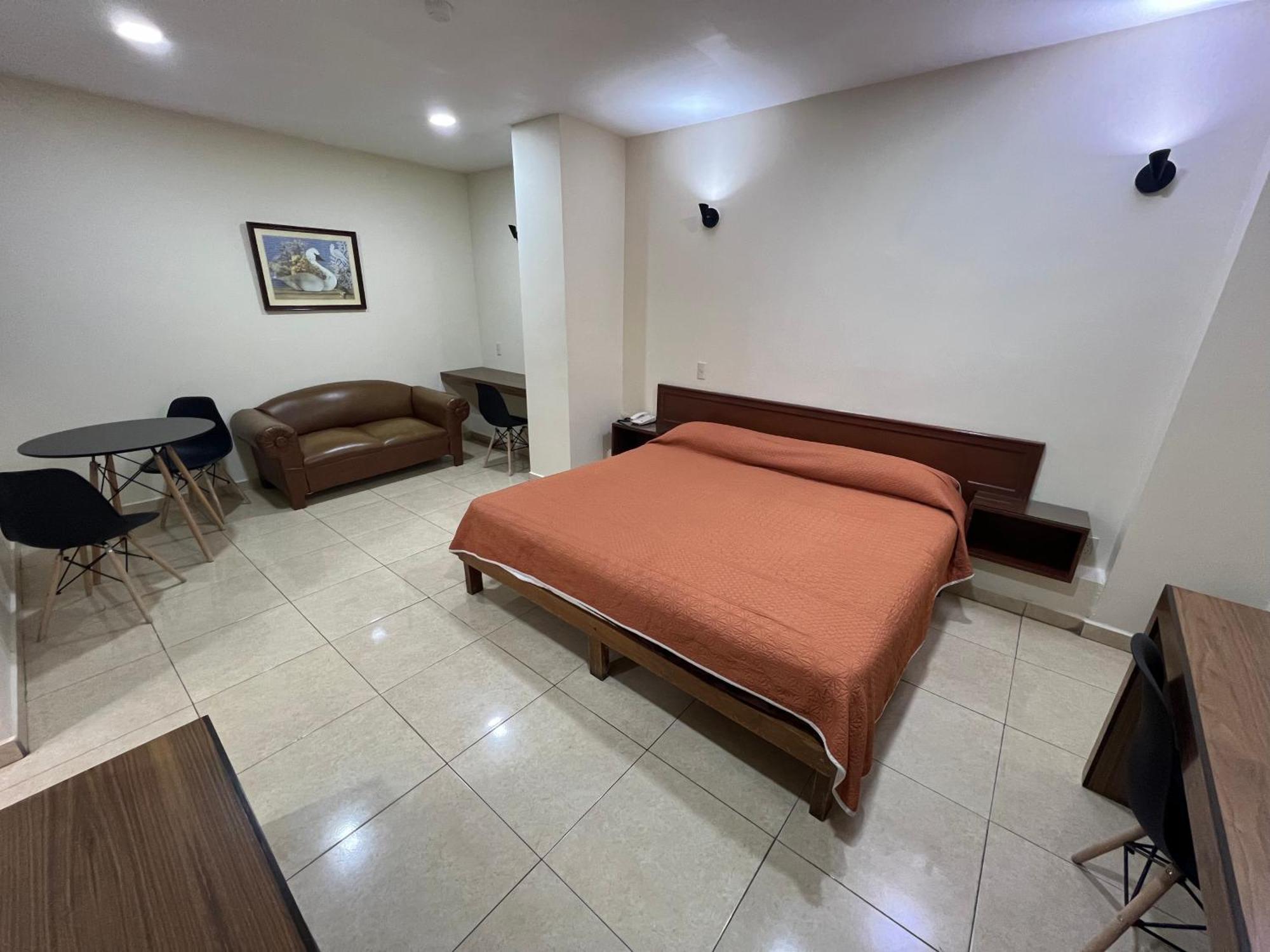 Hotel Fiesta Altena Tepatitlan Extérieur photo